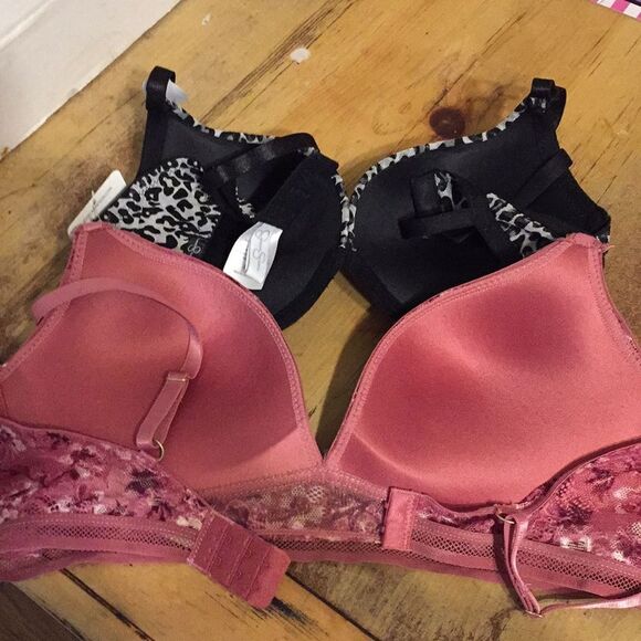 Jessica Simpson bra - Picture 4 of 4